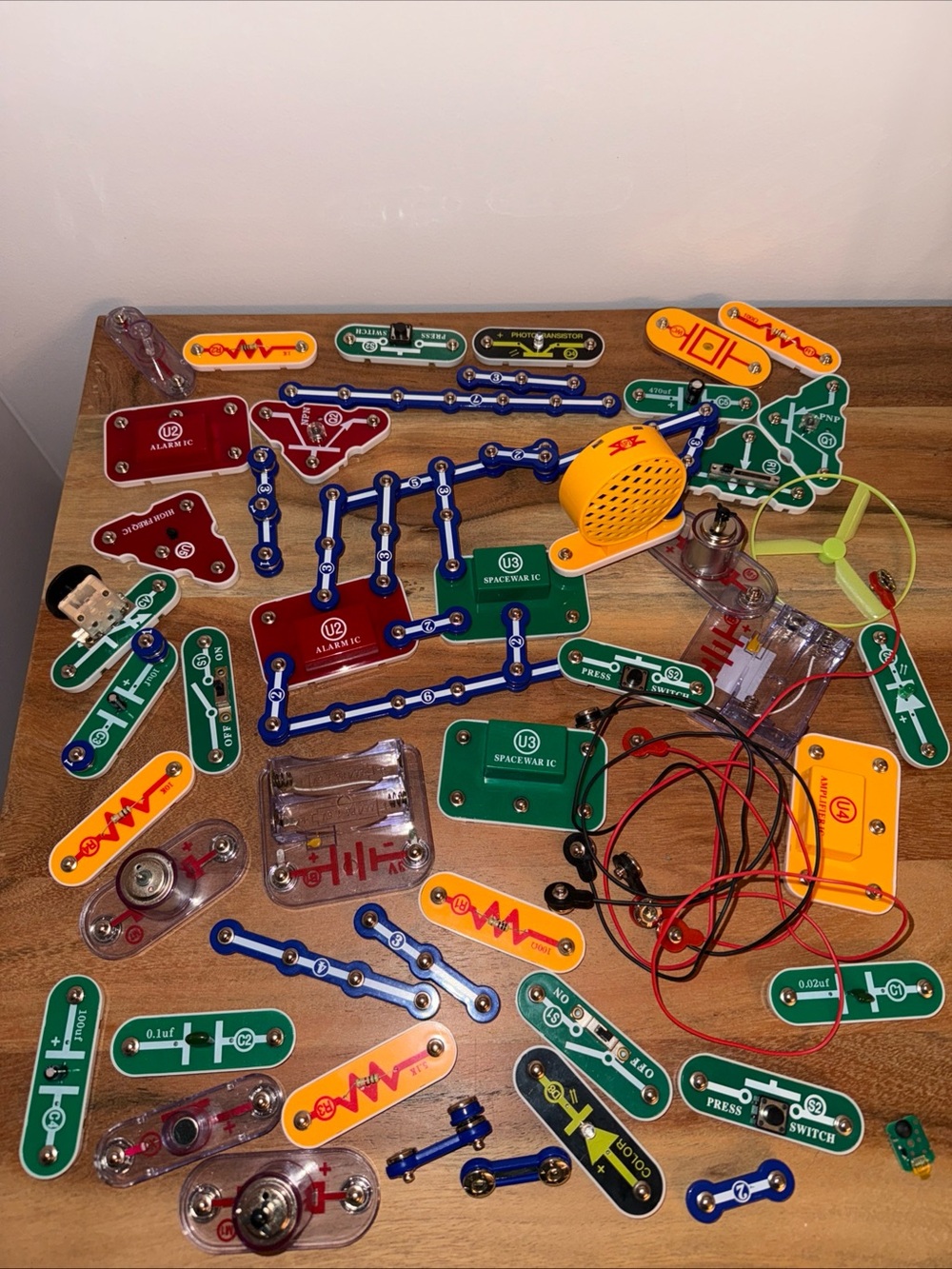 Elenco Snap Circuits Lights Sound Electronic 66 Pieces & Parts Lot STEM toy